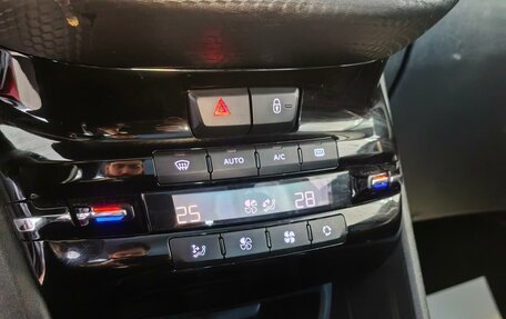 Peugeot 2008 II, 2016 год, 999 000 рублей, 14 фотография