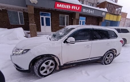 Mitsubishi Outlander III рестайлинг 3, 2016 год, 1 800 000 рублей, 3 фотография