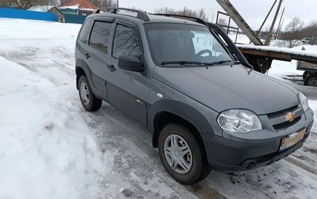 Chevrolet Niva I рестайлинг, 2017 год, 850 000 рублей, 2 фотография