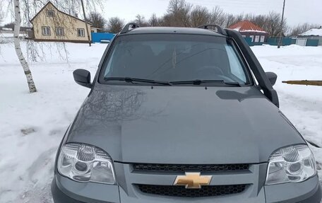 Chevrolet Niva I рестайлинг, 2017 год, 850 000 рублей, 5 фотография