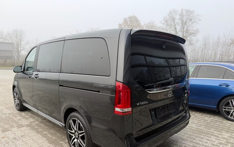 Mercedes-Benz V-Класс, 2023 год, 7 950 000 рублей, 3 фотография