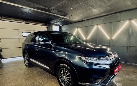 Mitsubishi Outlander III рестайлинг 3, 2019 год, 2 900 000 рублей, 1 фотография