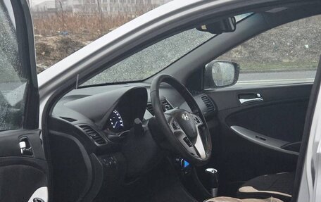 Hyundai Solaris II рестайлинг, 2012 год, 640 000 рублей, 5 фотография