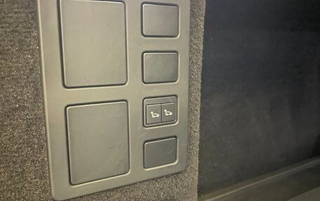 Land Rover Discovery IV, 2017 год, 3 900 000 рублей, 31 фотография