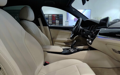 BMW 5 серия, 2018 год, 2 990 000 рублей, 13 фотография