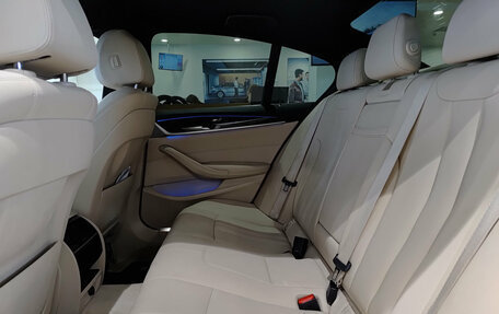 BMW 5 серия, 2018 год, 2 990 000 рублей, 15 фотография