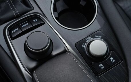 Lexus RX IV рестайлинг, 2017 год, 3 300 000 рублей, 28 фотография