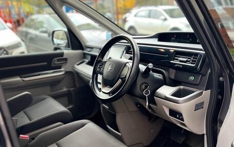 Honda Stepwgn IV, 2016 год, 1 850 000 рублей, 5 фотография