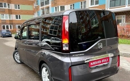 Honda Stepwgn IV, 2016 год, 1 850 000 рублей, 4 фотография