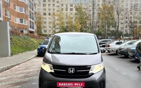 Honda Stepwgn IV, 2016 год, 1 850 000 рублей, 3 фотография