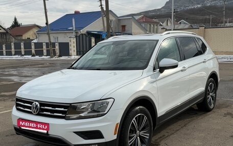 Volkswagen Tiguan II, 2017 год, 2 450 000 рублей, 2 фотография