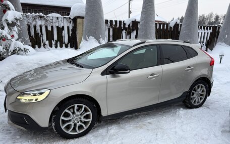 Volvo V40 Cross Country I, 2019 год, 2 300 000 рублей, 10 фотография