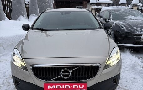 Volvo V40 Cross Country I, 2019 год, 2 300 000 рублей, 17 фотография