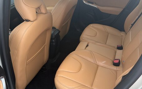 Volvo V40 Cross Country I, 2019 год, 2 300 000 рублей, 24 фотография