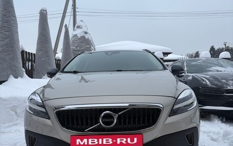 Volvo V40 Cross Country I, 2019 год, 2 300 000 рублей, 32 фотография