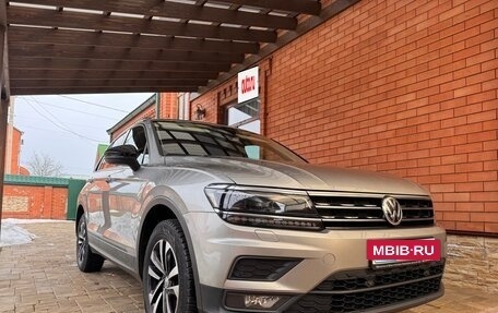 Volkswagen Tiguan II, 2020 год, 2 800 000 рублей, 2 фотография