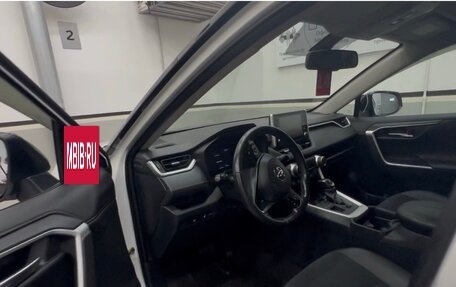 Toyota RAV4, 2020 год, 4 300 000 рублей, 3 фотография