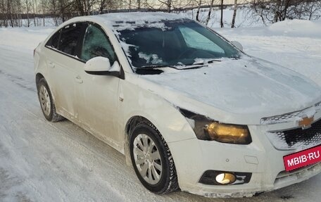 Chevrolet Cruze II, 2010 год, 600 000 рублей, 3 фотография