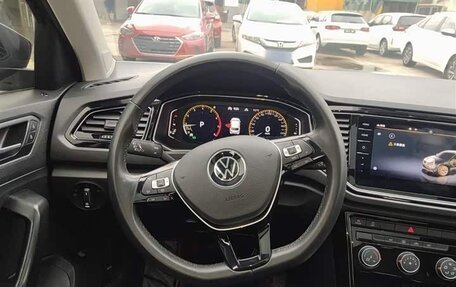 Volkswagen T-Roc I, 2022 год, 1 735 000 рублей, 16 фотография