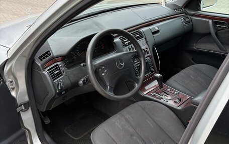 Mercedes-Benz E-Класс, 2000 год, 450 000 рублей, 7 фотография