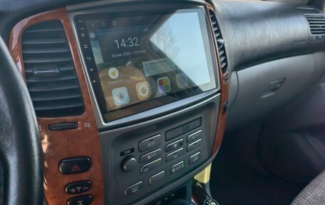 Toyota Land Cruiser 100 рестайлинг 2, 2007 год, 3 000 000 рублей, 13 фотография