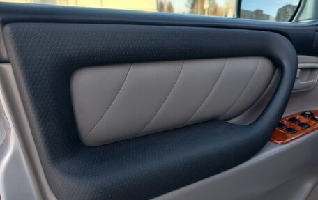 Toyota Land Cruiser 100 рестайлинг 2, 2007 год, 3 000 000 рублей, 19 фотография