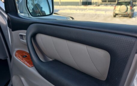 Toyota Land Cruiser 100 рестайлинг 2, 2007 год, 3 000 000 рублей, 20 фотография