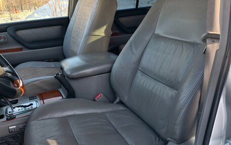 Toyota Land Cruiser 100 рестайлинг 2, 2007 год, 3 000 000 рублей, 16 фотография