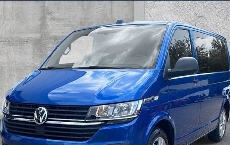 Volkswagen Multivan T6 рестайлинг, 2022 год, 4 820 000 рублей, 1 фотография