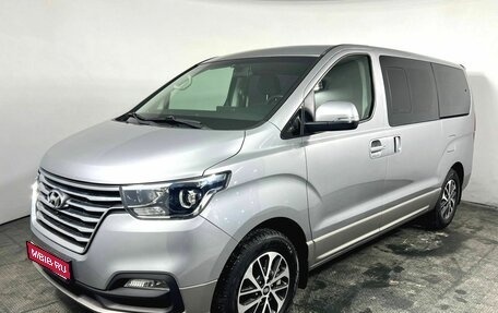 Hyundai Grand Starex Grand Starex I рестайлинг 2, 2018 год, 3 600 000 рублей, 1 фотография