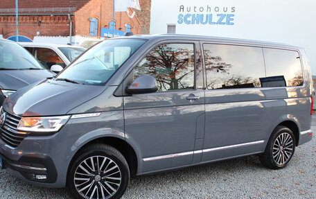 Volkswagen Multivan T6 рестайлинг, 2022 год, 4 980 000 рублей, 1 фотография