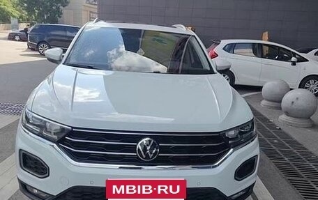 Volkswagen T-Roc I, 2022 год, 1 670 000 рублей, 2 фотография