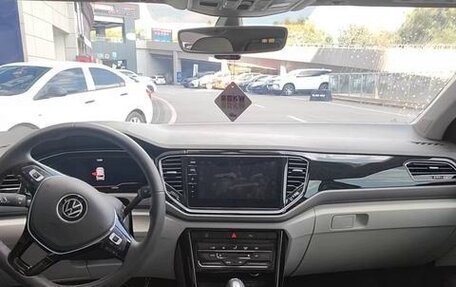 Volkswagen T-Roc I, 2022 год, 1 670 000 рублей, 9 фотография