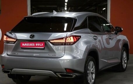 Lexus RX IV рестайлинг, 2021 год, 5 800 000 рублей, 3 фотография