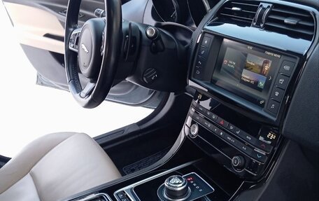 Jaguar XE I рестайлинг, 2016 год, 2 400 000 рублей, 10 фотография