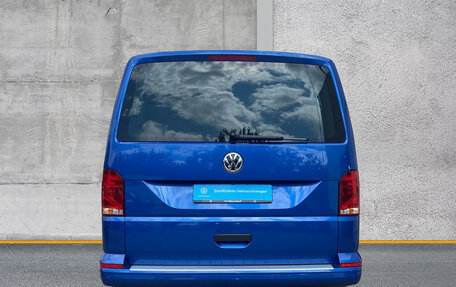 Volkswagen Multivan T6 рестайлинг, 2022 год, 4 820 000 рублей, 4 фотография