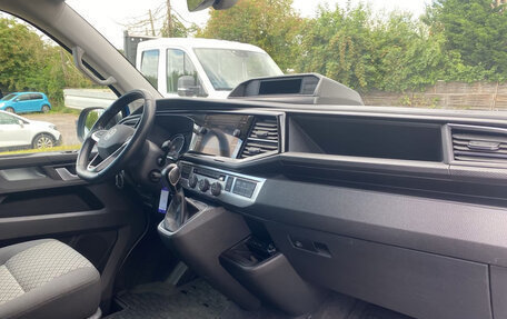 Volkswagen Multivan T6 рестайлинг, 2022 год, 4 820 000 рублей, 12 фотография