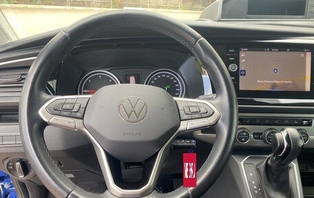 Volkswagen Multivan T6 рестайлинг, 2022 год, 4 820 000 рублей, 10 фотография