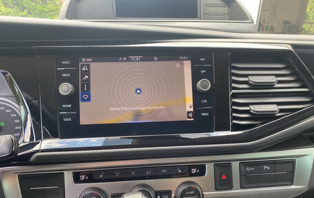 Volkswagen Multivan T6 рестайлинг, 2022 год, 4 820 000 рублей, 14 фотография