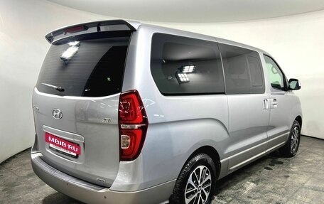 Hyundai Grand Starex Grand Starex I рестайлинг 2, 2018 год, 3 600 000 рублей, 5 фотография