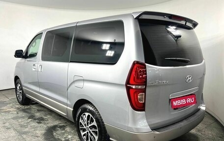 Hyundai Grand Starex Grand Starex I рестайлинг 2, 2018 год, 3 600 000 рублей, 7 фотография