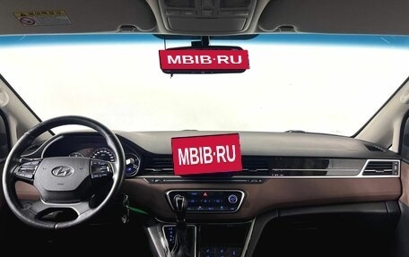 Hyundai Grand Starex Grand Starex I рестайлинг 2, 2018 год, 3 600 000 рублей, 15 фотография