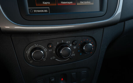 Renault Sandero II рестайлинг, 2019 год, 875 000 рублей, 18 фотография