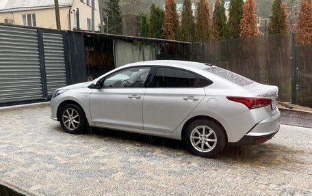 Hyundai Solaris II рестайлинг, 2021 год, 1 800 000 рублей, 3 фотография