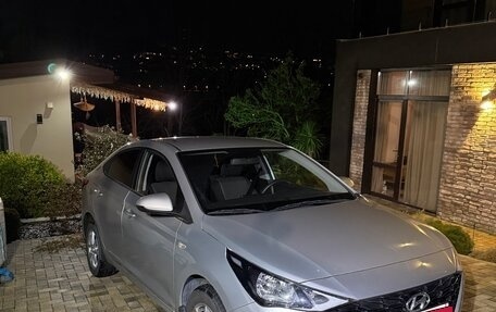 Hyundai Solaris II рестайлинг, 2021 год, 1 800 000 рублей, 5 фотография