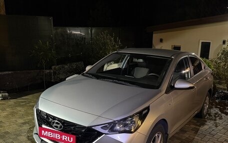 Hyundai Solaris II рестайлинг, 2021 год, 1 800 000 рублей, 4 фотография