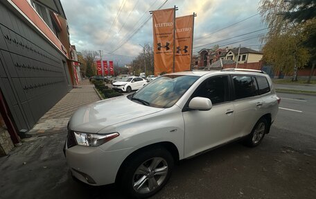Toyota Highlander III, 2011 год, 2 500 000 рублей, 2 фотография