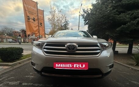 Toyota Highlander III, 2011 год, 2 500 000 рублей, 3 фотография