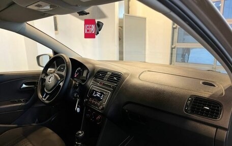 Volkswagen Polo VI (EU Market), 2015 год, 1 015 000 рублей, 12 фотография