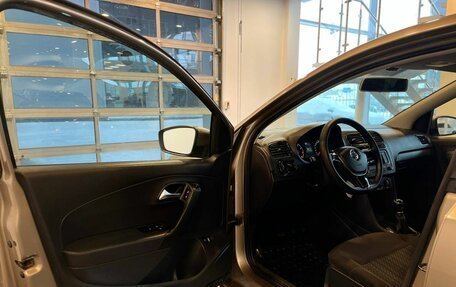 Volkswagen Polo VI (EU Market), 2015 год, 1 015 000 рублей, 19 фотография